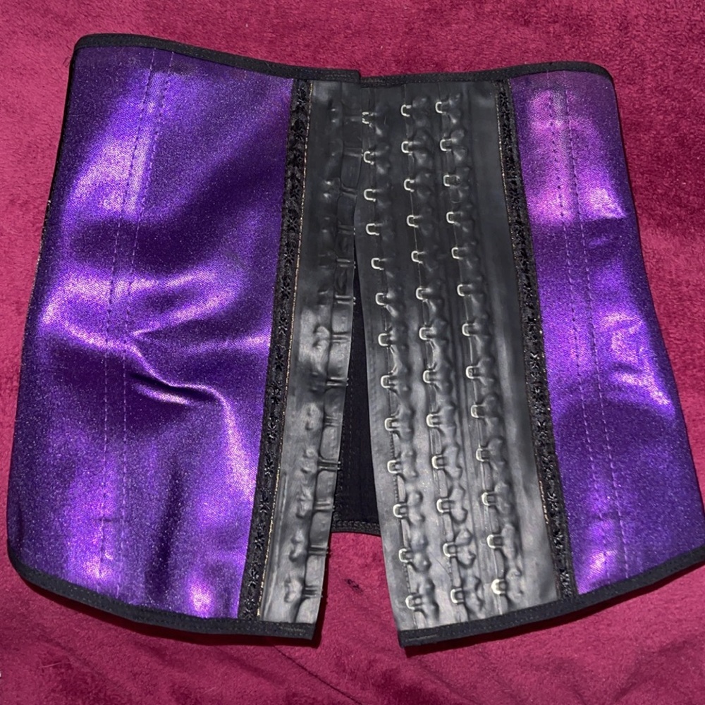 An Cherry Waist Trainer size 34